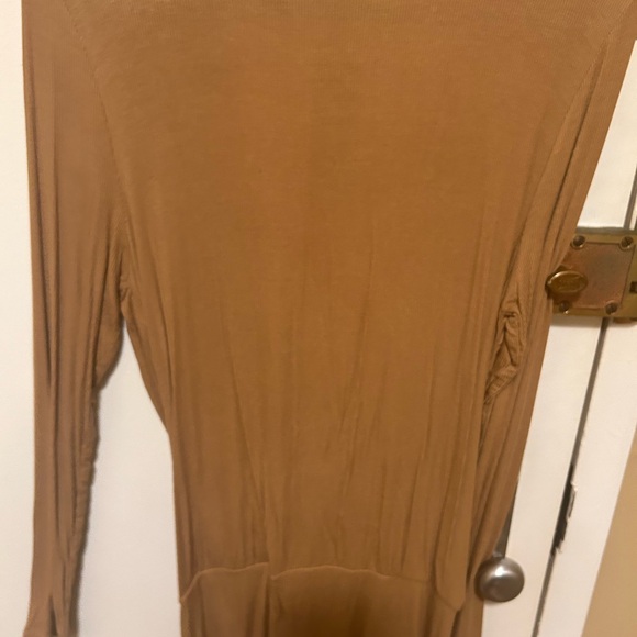 BCBG crossover tunic length long sleeve top - Picture 2 of 5
